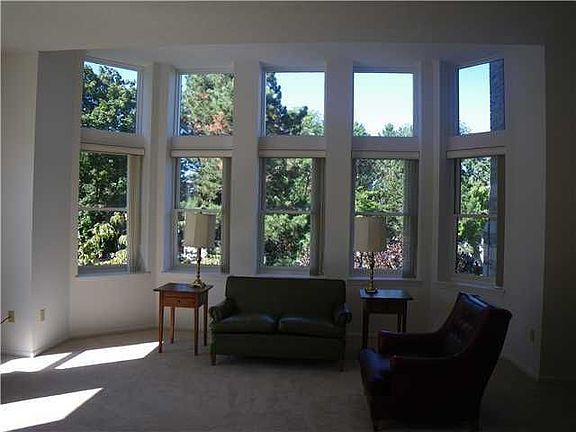 3rd image of 103 Packetts Gln