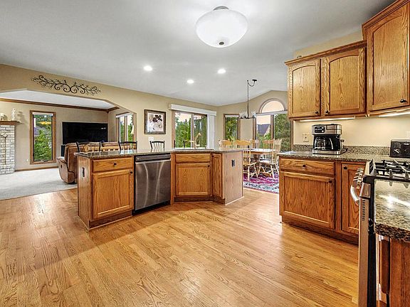 5th image of 13320 W Crestwood COURT