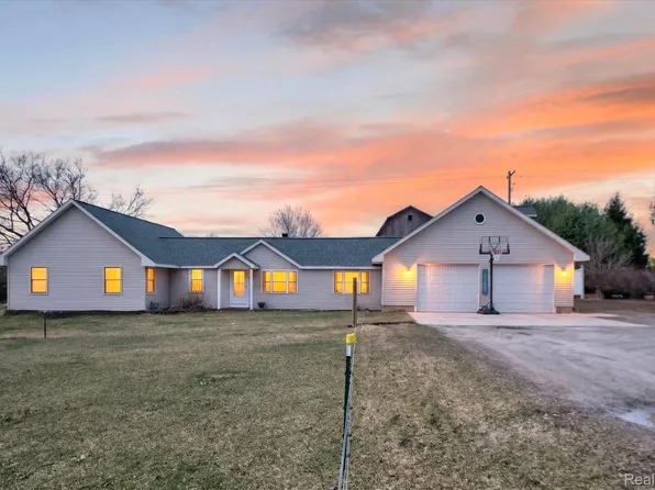 12760 Roepke Rd, Gregory, MI 48137