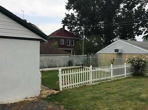 2nd image of 122 Holly St