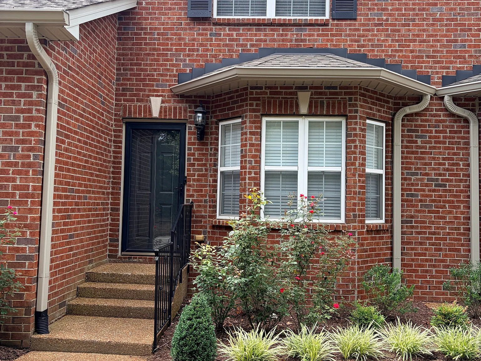 2 bed, 1.5 bath, 1040 sqft, $1,700 — Photo 1