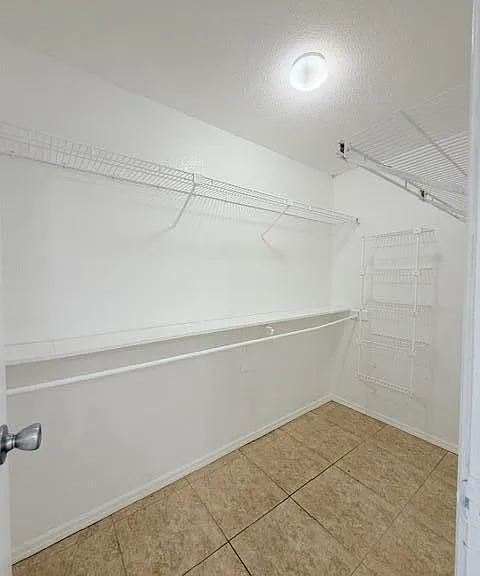 899 W Riverside Dr #611 — Photo 18