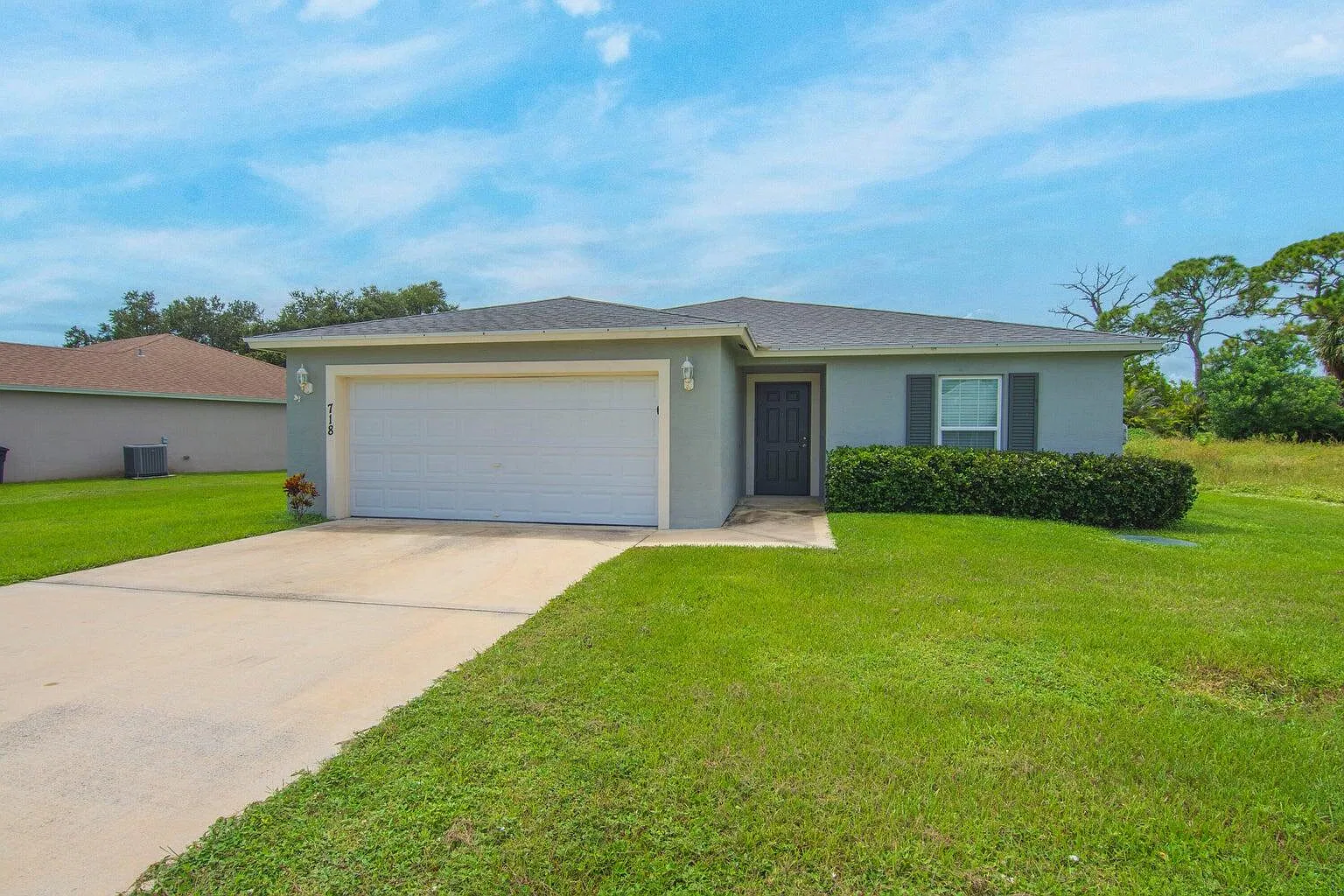 4 bed, 2.0 bath, 1833 sqft, $2,600 — Photo 1