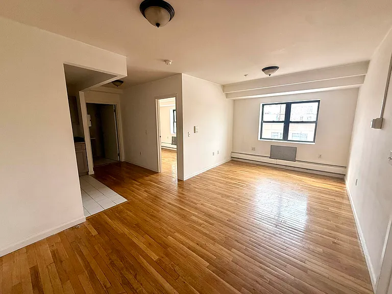 28-14 31st St #5 — Photo 1