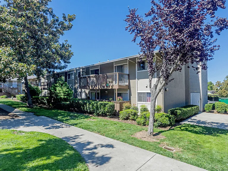 Orchard Glen — Photo 1