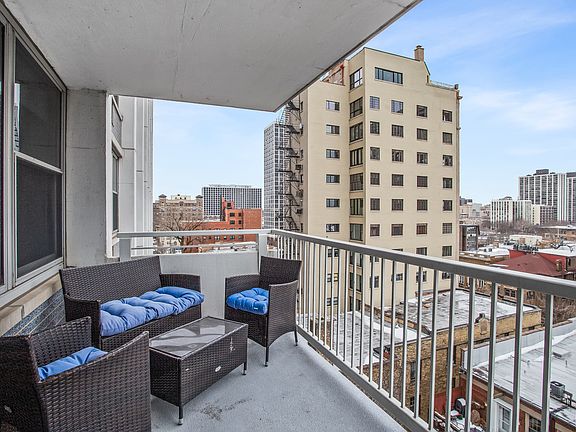 4th image of 4250 N Marine Dr APT 922