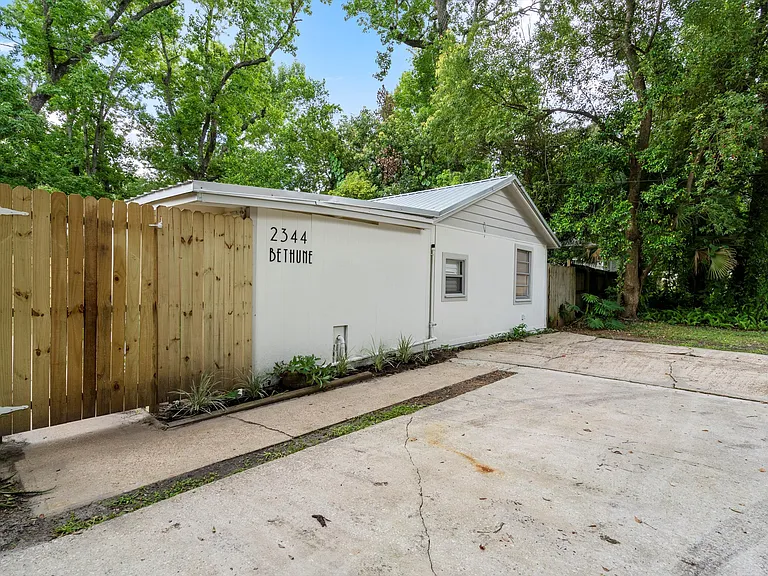 2344 Bethune Ave — Photo 1