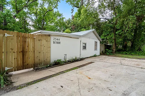 2344 Bethune Ave Photo 1