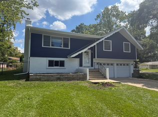 525 Slingerland Dr, Schaumburg, IL 60193