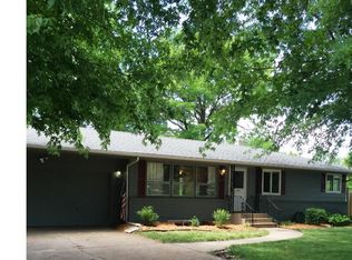 2977 Galtier St, Roseville, MN 55113