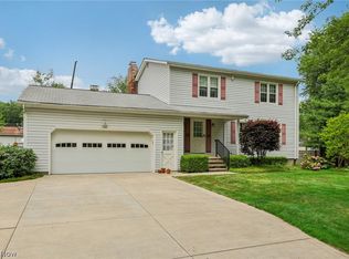 1762 Stonehaven Rd, Madison, OH 44057