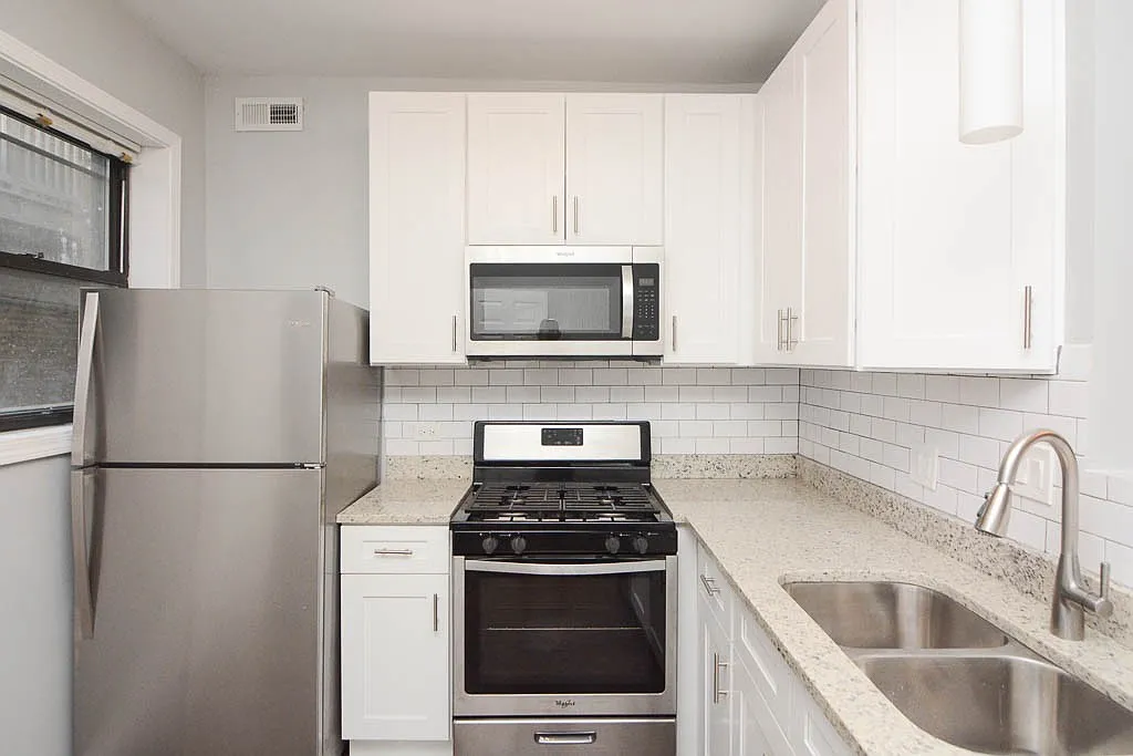 Building Photo - 3301 N Harding Ave #N2