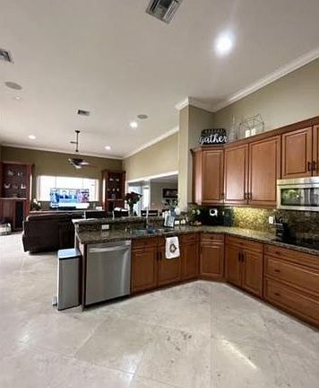 5th image of 18631 SW 39th St #1