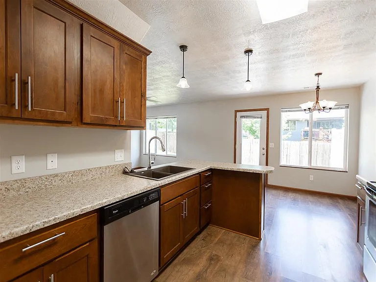 302 S Spring Pl — Photo 8