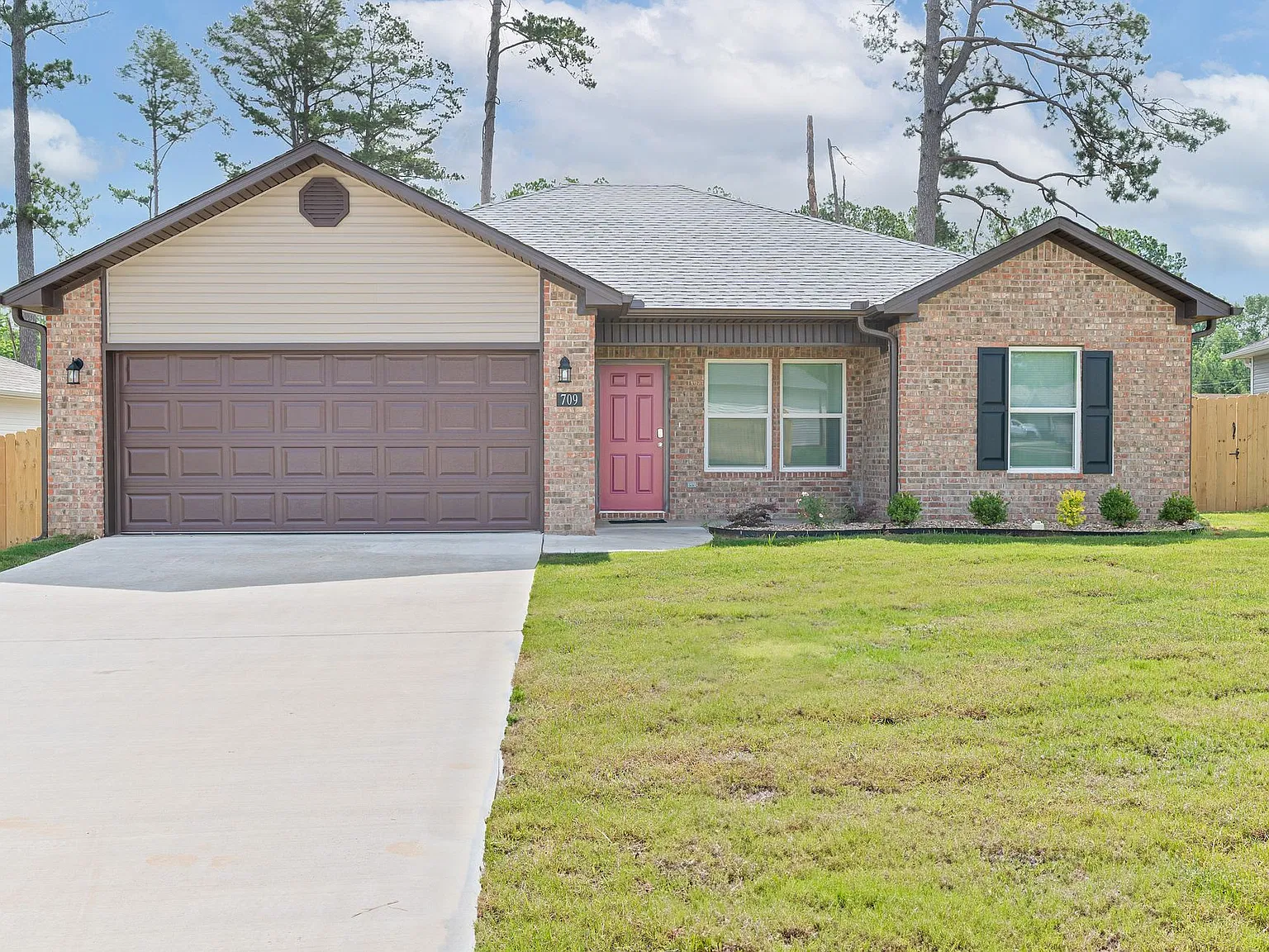 709 Timberline Rd — Photo 1
