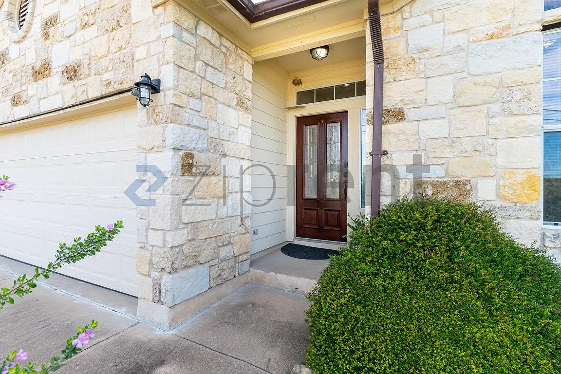 4 bed, 1721 sqft, $2,600 — Photo 1