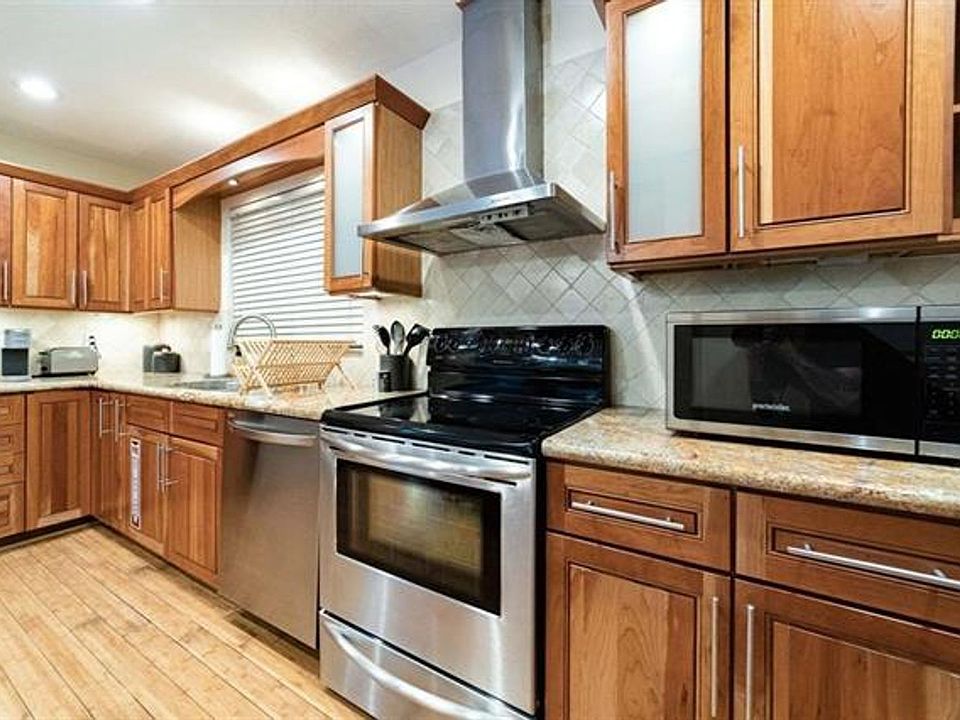 1st image of 2101 NE 15th St #2101