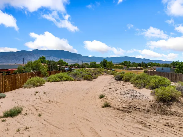 120 Barnard Rd, Corrales, NM 87048