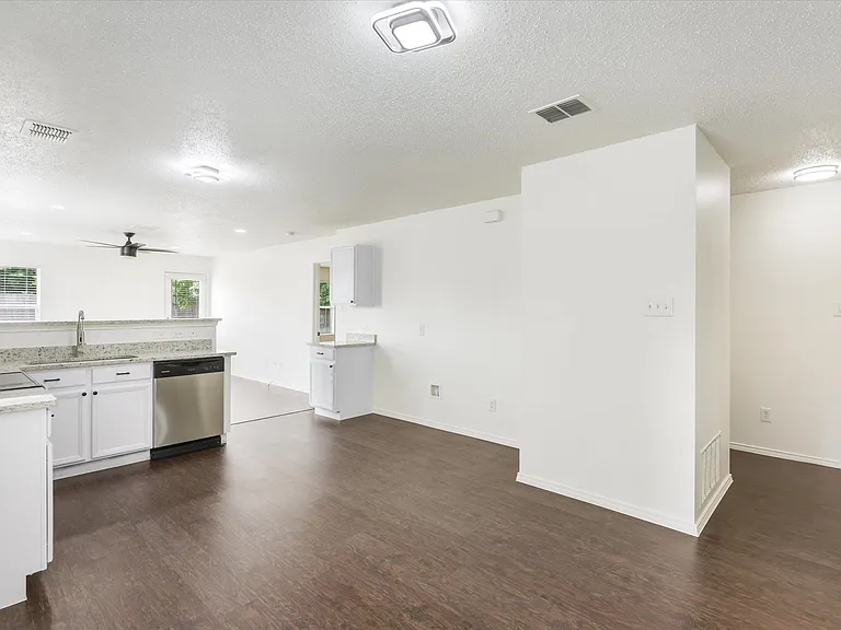 4816 Waterford Dr — Photo 5