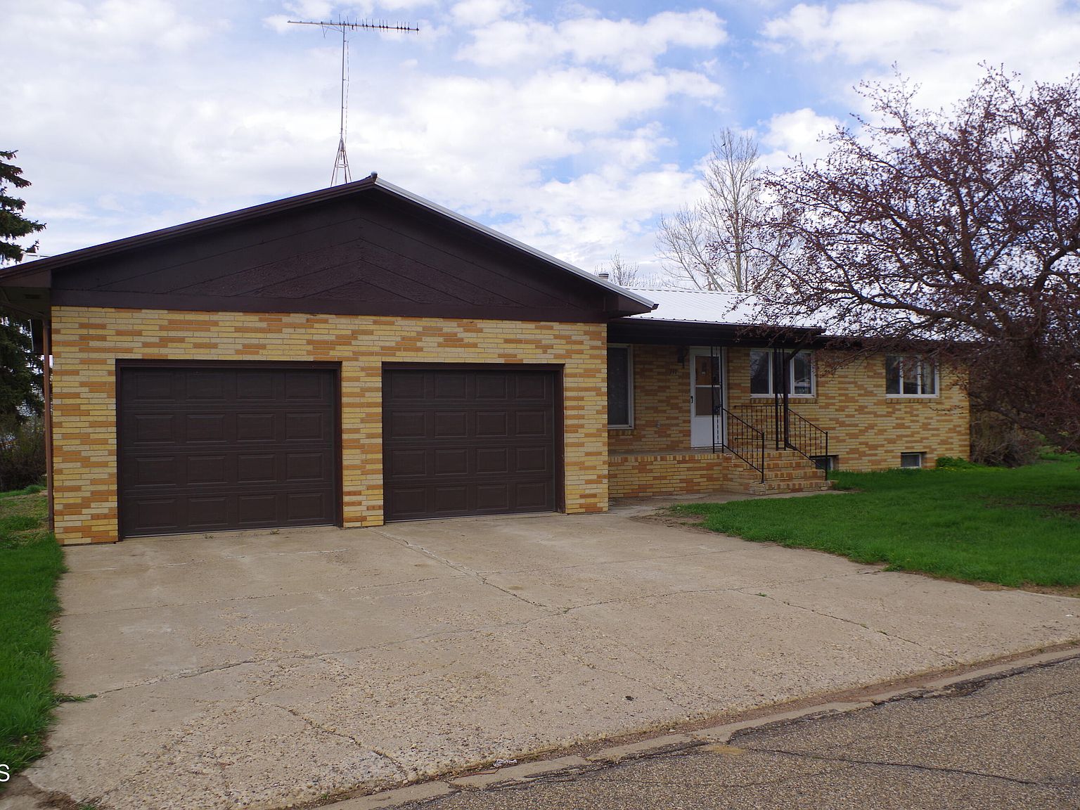 111 W Elm Ave, Glen Ullin, ND 58631 Zillow