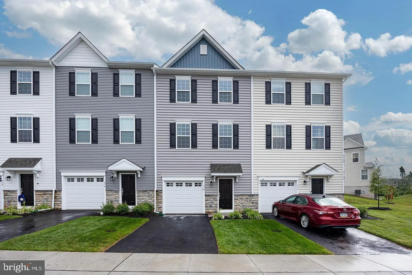 3 bed, 2.5 bath, 2178 sqft, $3,100 — Photo 1