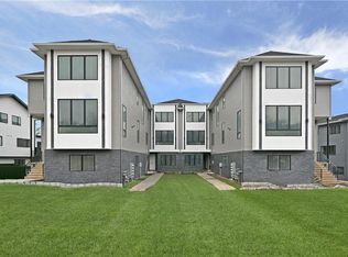 14 Hammond St, Monsey, NY 10952