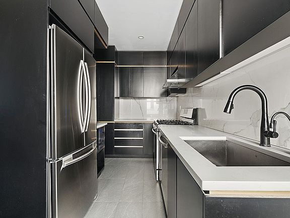 4th image of 608 Cathedral Pkwy #3C
