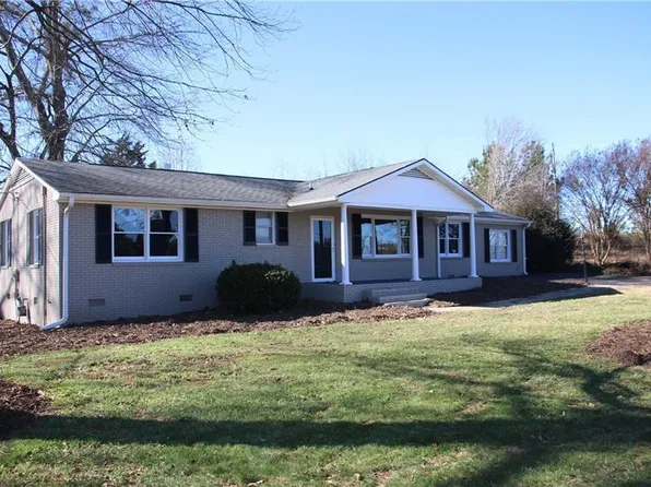 12042 N Radio Station Rd, Seneca, SC 29678