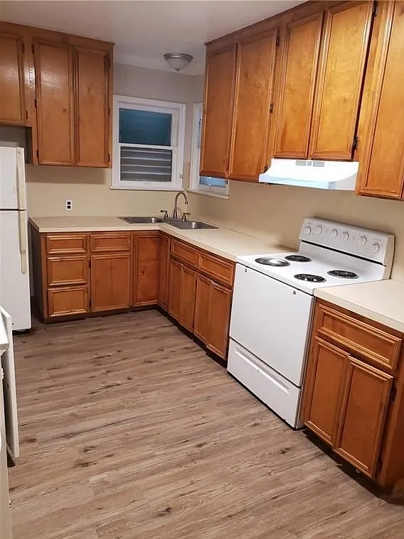 3 bed, 1.0 bath, 1284 sqft, $1,595 — Photo 3