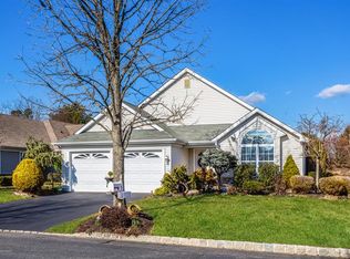 29 Skyline Dr, Lakewood, NJ 08701