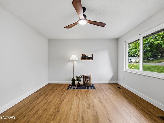 4th image of 1715 Ambling Ln