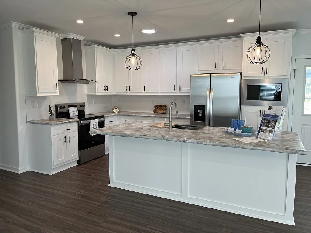 2 bed, 2.0 bath, 1669 sqft, $1,599 — Photo 2