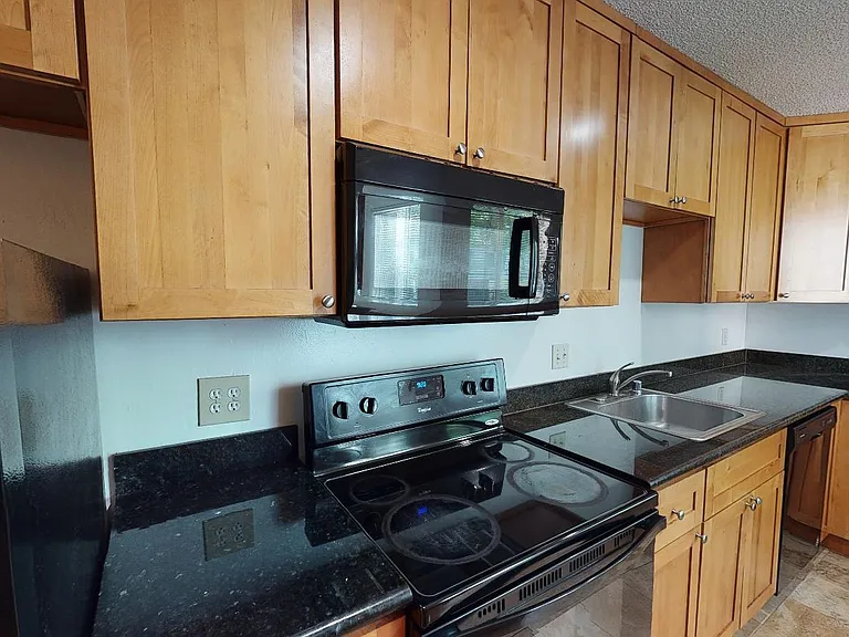 1742 Spruce St #11 — Photo 2