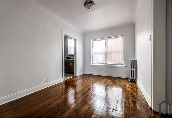3rd image of 8104 S Essex Ave