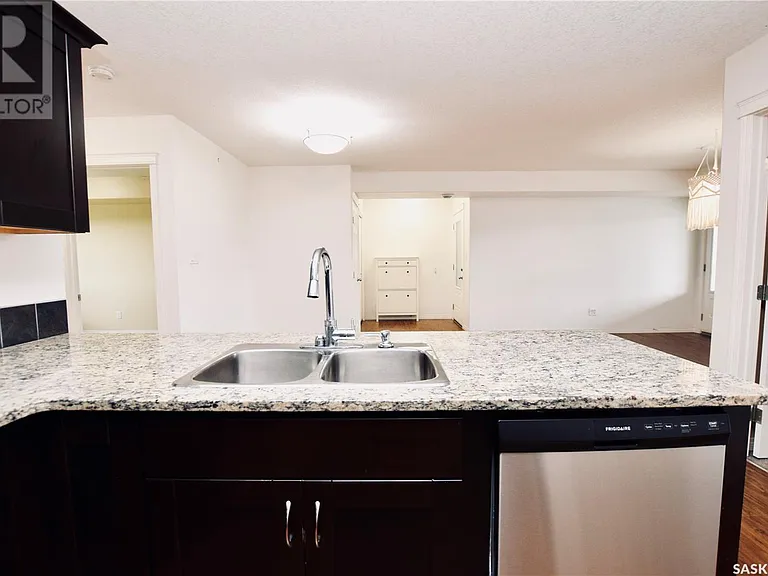 125 Willis Cres — Photo 6
