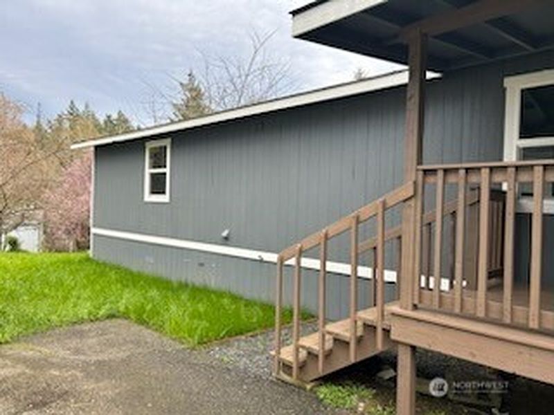 5th image of 175 NE Camelot Drive #175