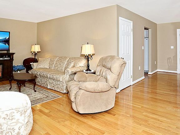 5th image of 3519 Marigold Dr