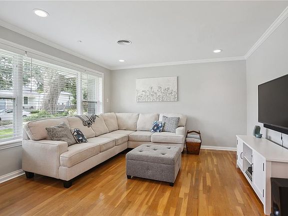 5th image of 321 Lake Ave
