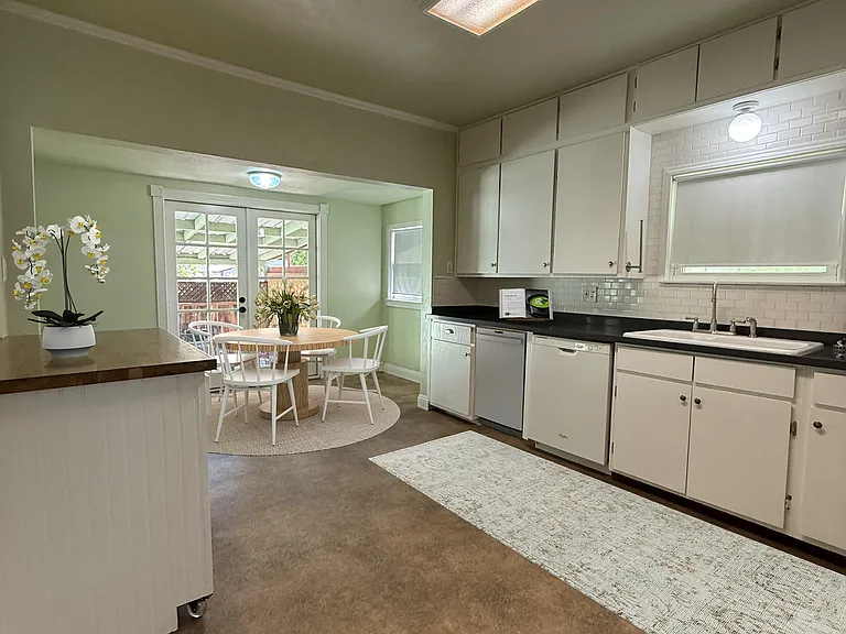617 Grove St — Photo 4