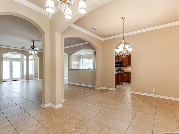 5th image of 110 BAYHILL DR