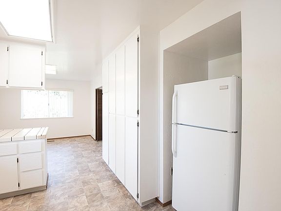 3rd image of 1015 Club House Dr