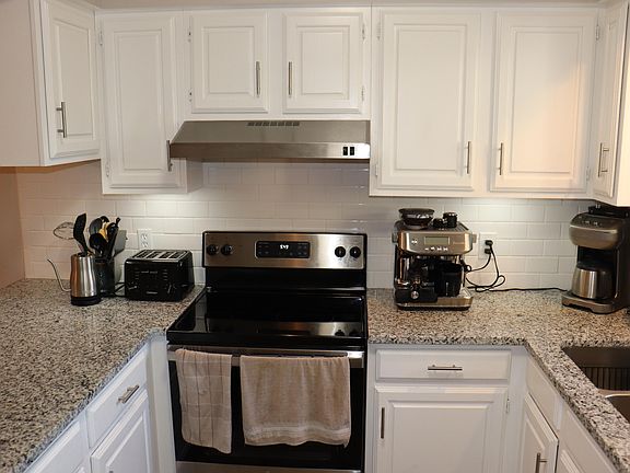 3rd image of 6745 Leisure Creek Dr SE