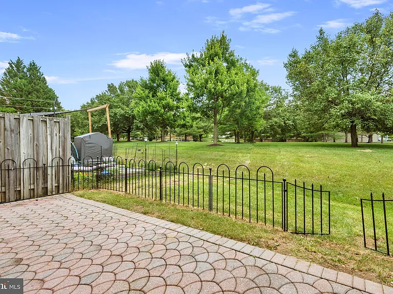 7920 Brightlight Pl — Photo 32