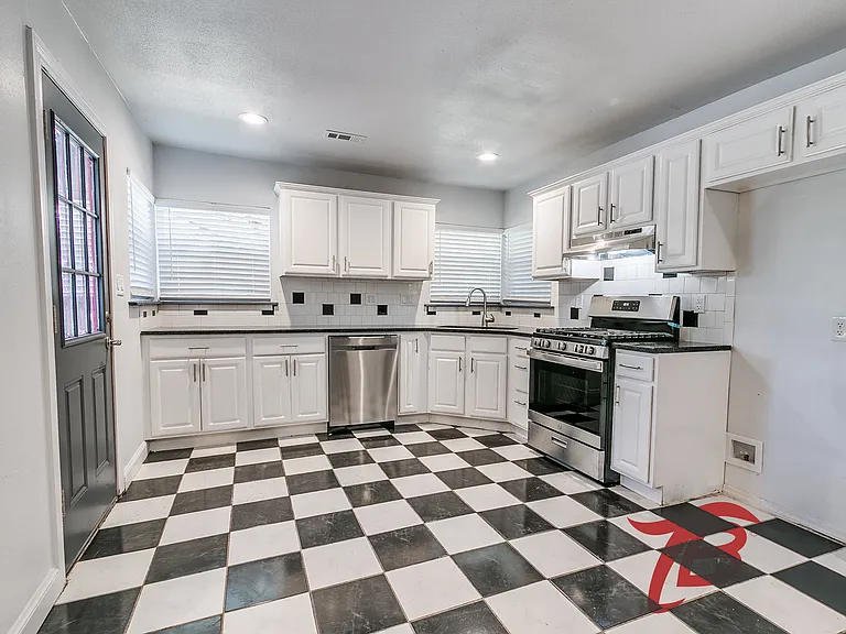 2214 N Florida Ave — Photo 17