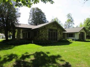 7465 Western Rd, Charlevoix, MI 49720