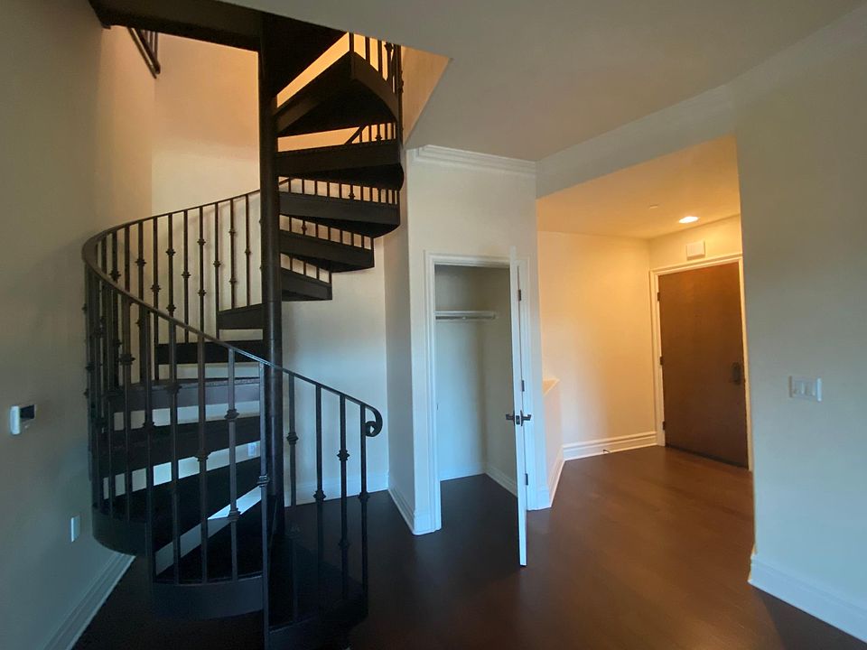 Entrance. Staircase to private
roof top deck