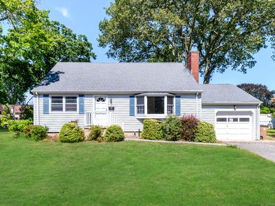15 Wascussee Lane East, Stamford, CT, 06902