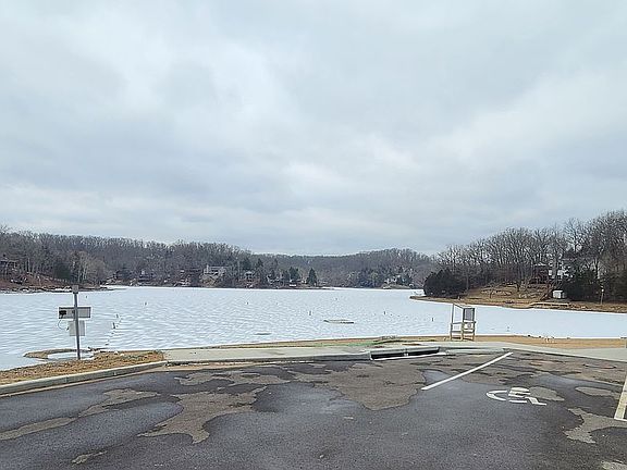 3rd image of 1775 S Lake Sherwood Dr