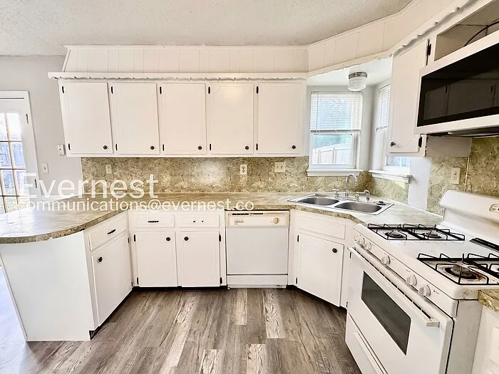 1756 S Pine Ave — Photo 4