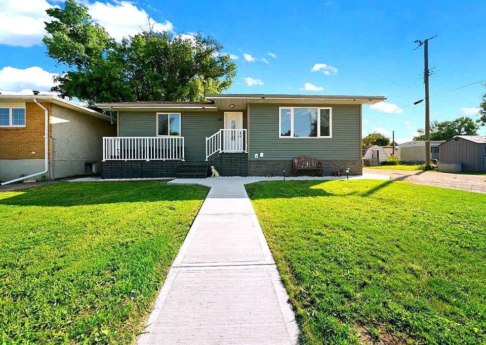 1st image of 33 3rd Ave E